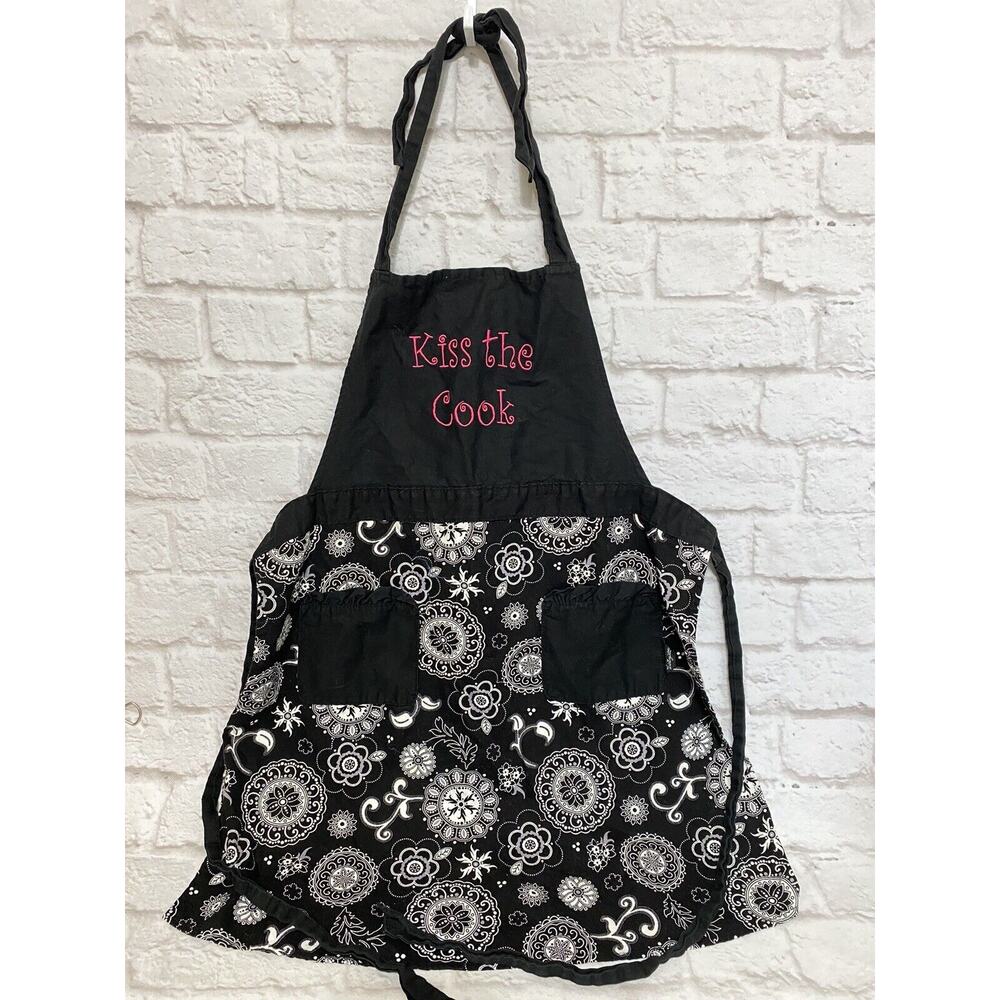 Thirty One Black And White Bib Apron Embroidered " Kiss the Cook" In Pink